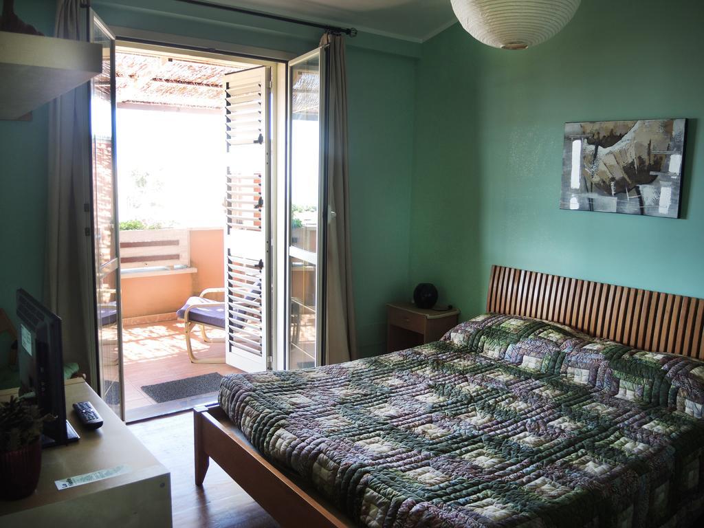 Le Ninfe Bed And Breakfast Anzio Bagian luar foto